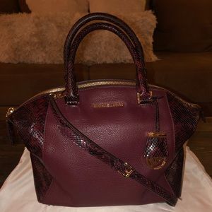 MICHAEL Michael Kors Riley Large Pebble Leather